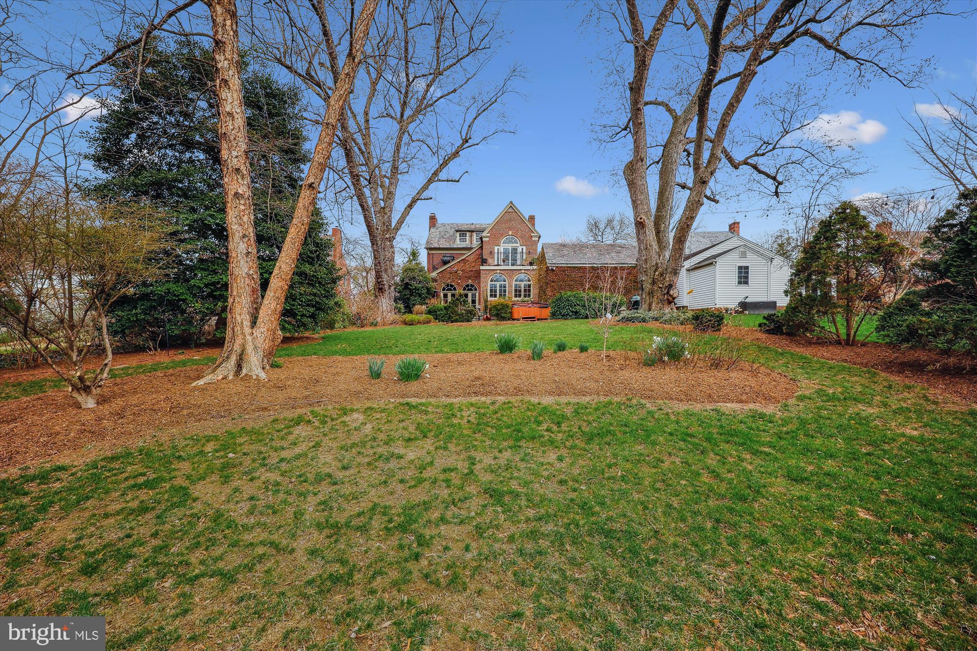 9014 Fairview Rd
