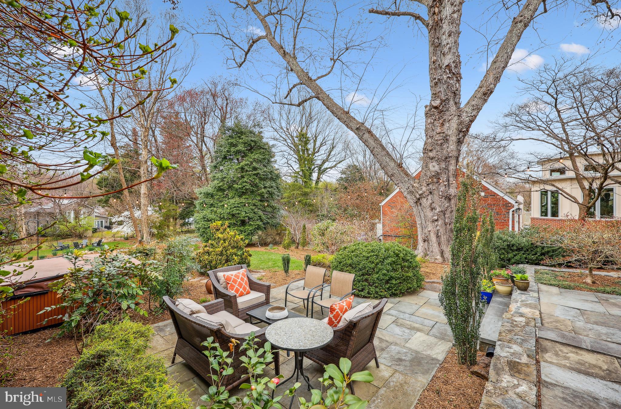 9014 Fairview Rd