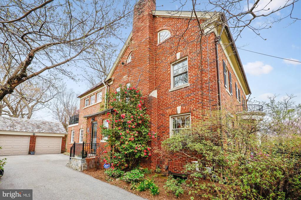 9014 Fairview Rd