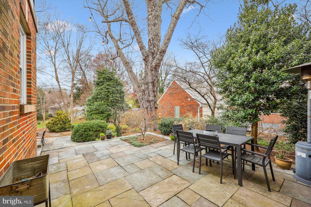 9014 Fairview Rd