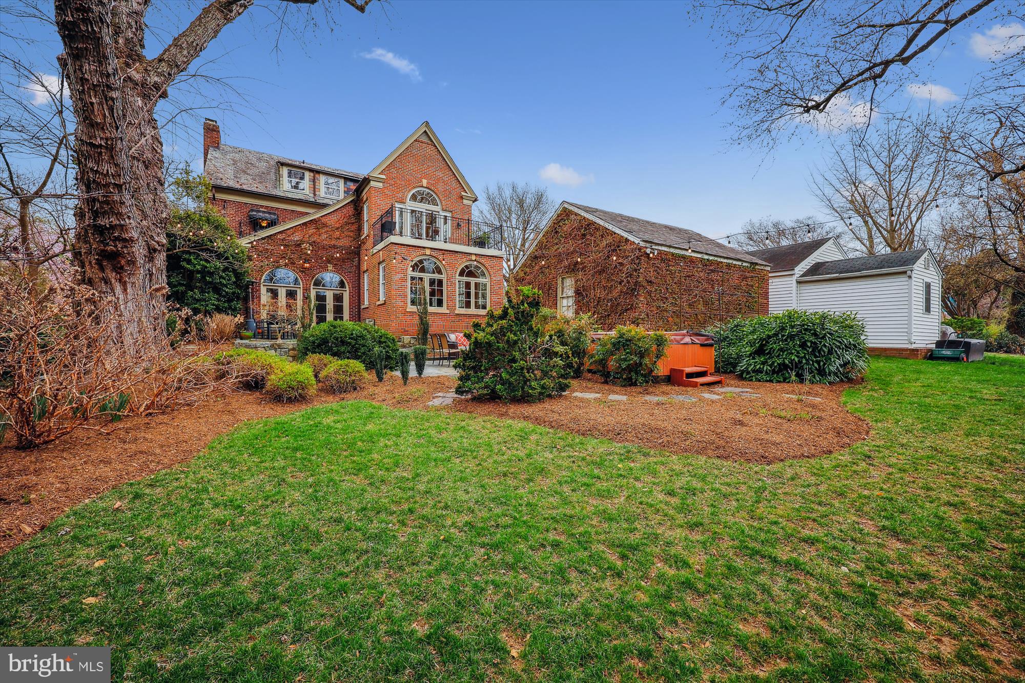 9014 Fairview Rd