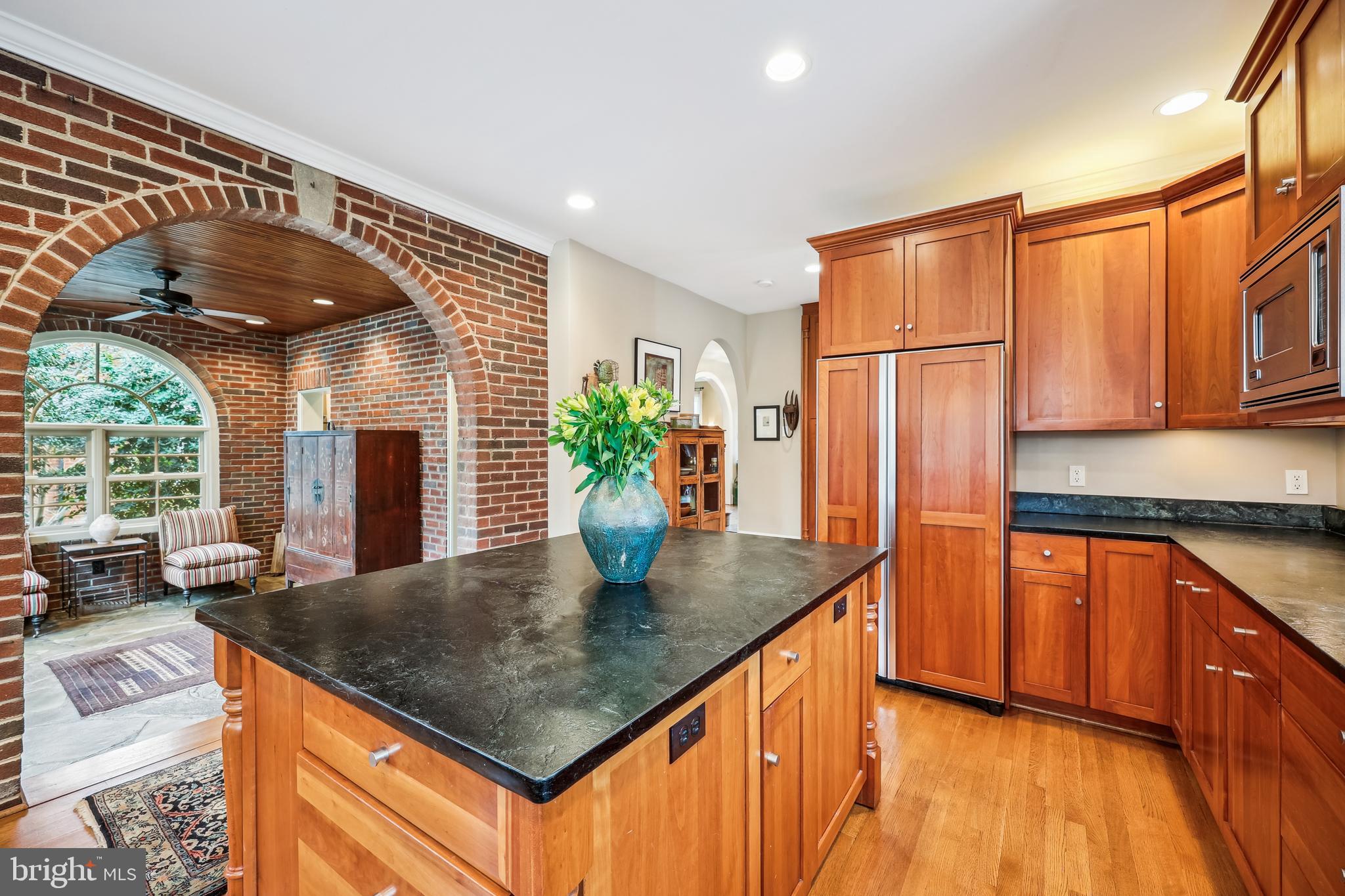 9014 Fairview Rd