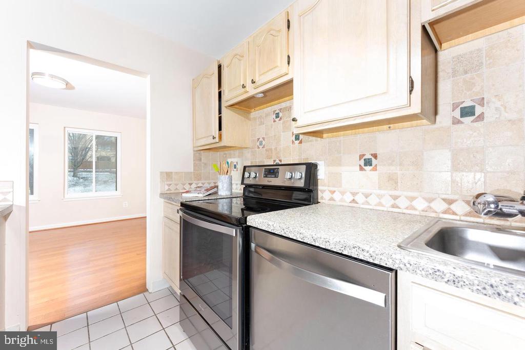 5817 EDSON LN