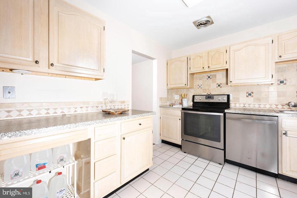 5817 EDSON LN