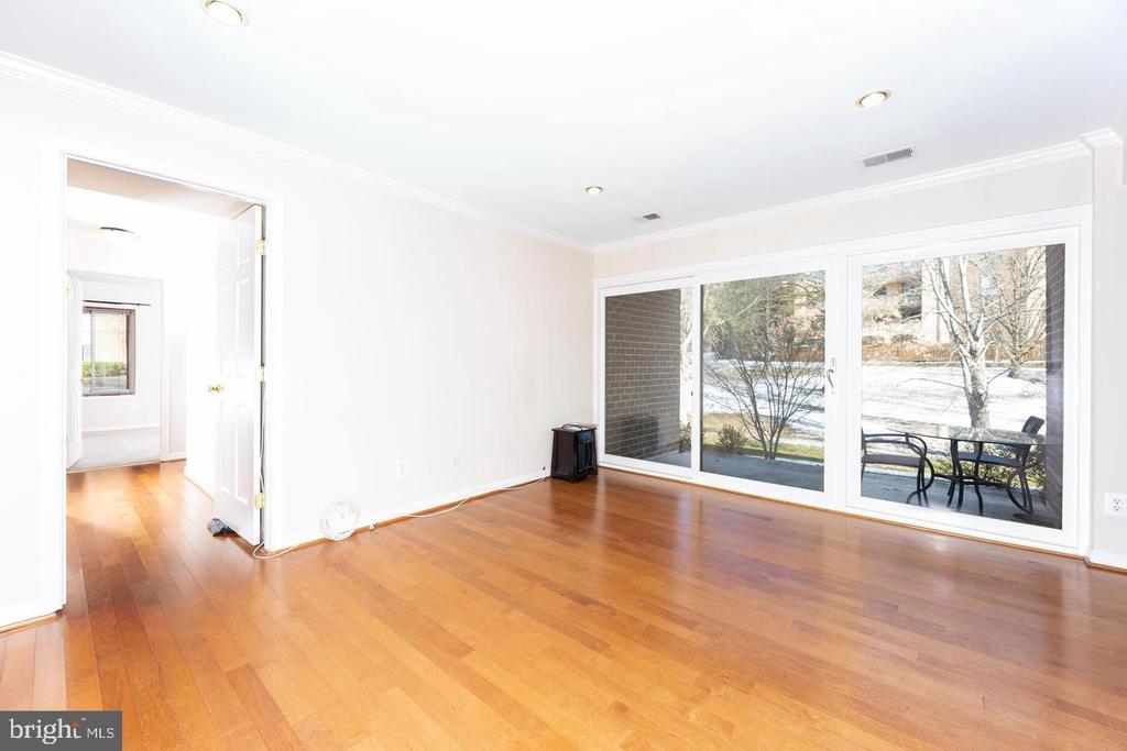 5817 EDSON LN