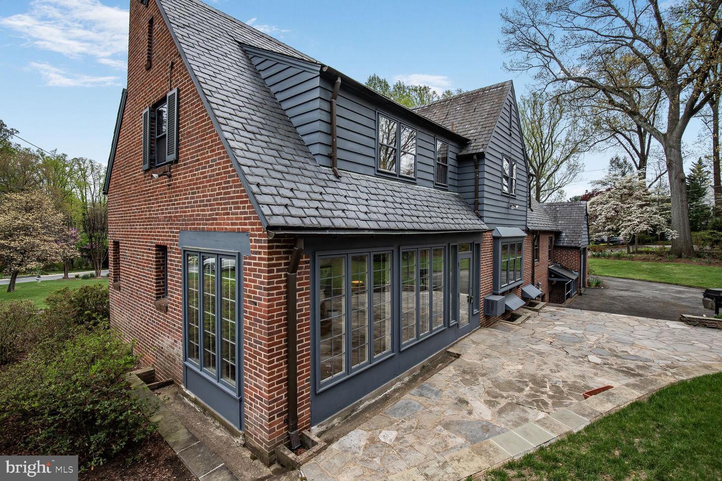 1200 Highland Dr