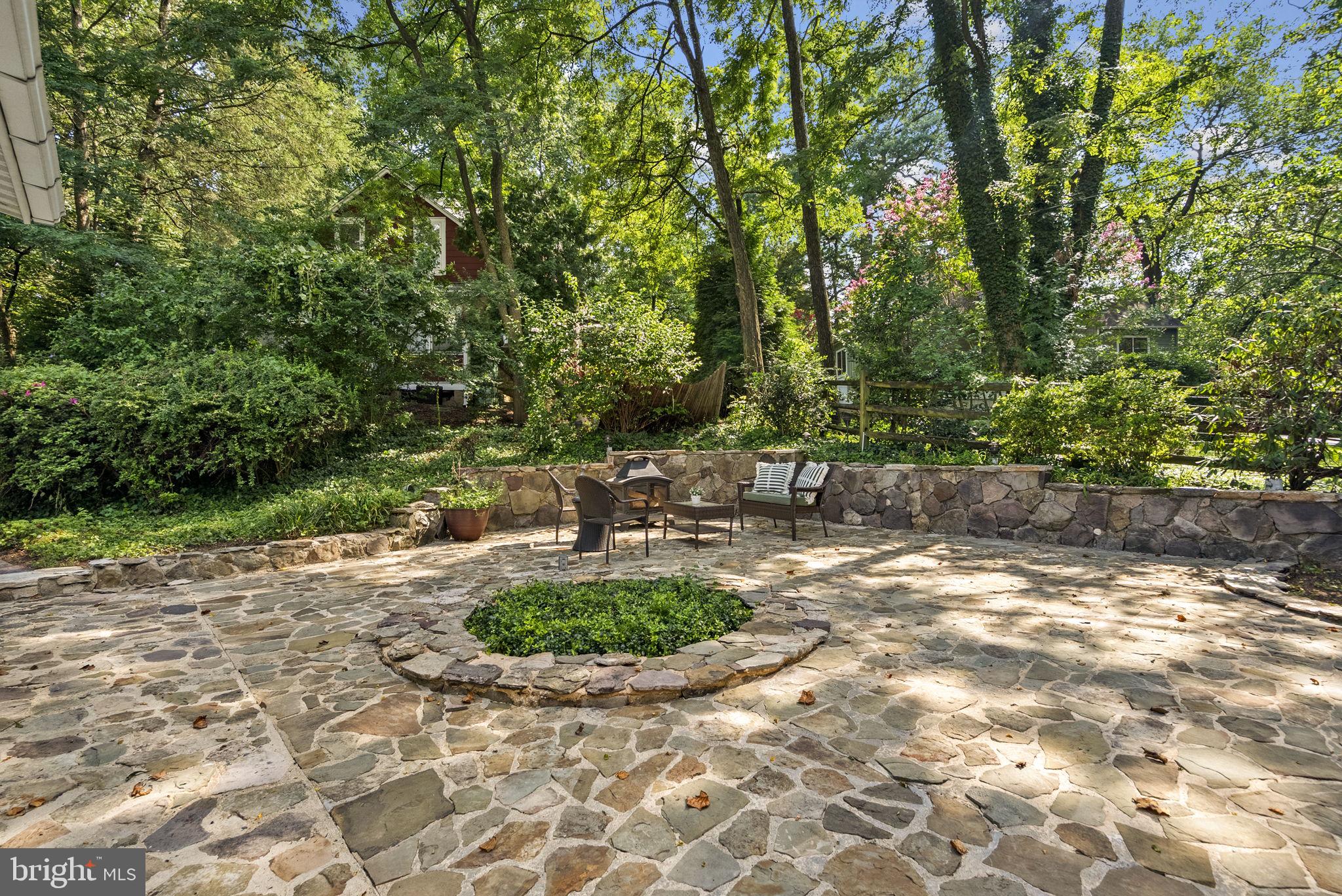 2816 Linden Ln