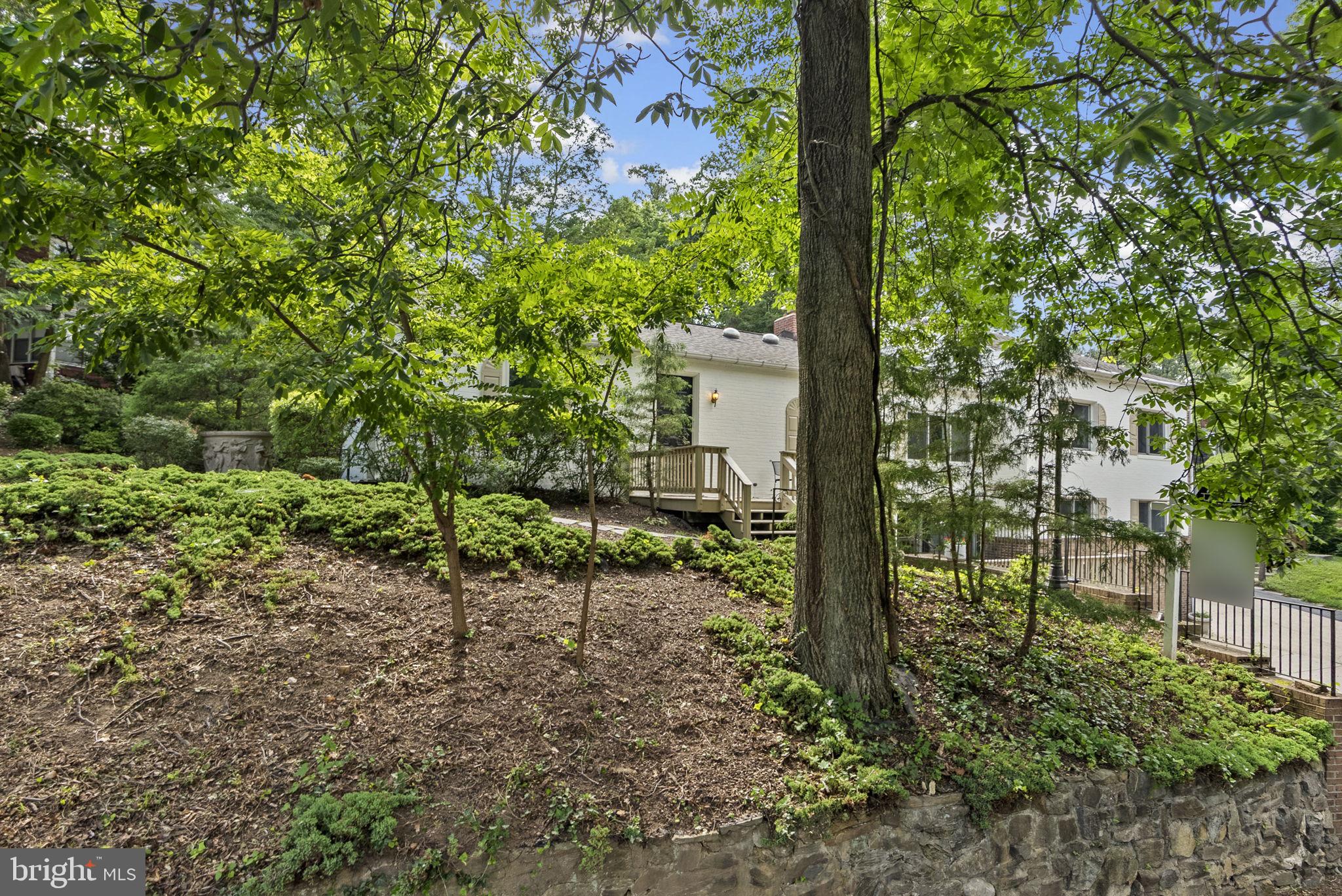 2816 Linden Ln