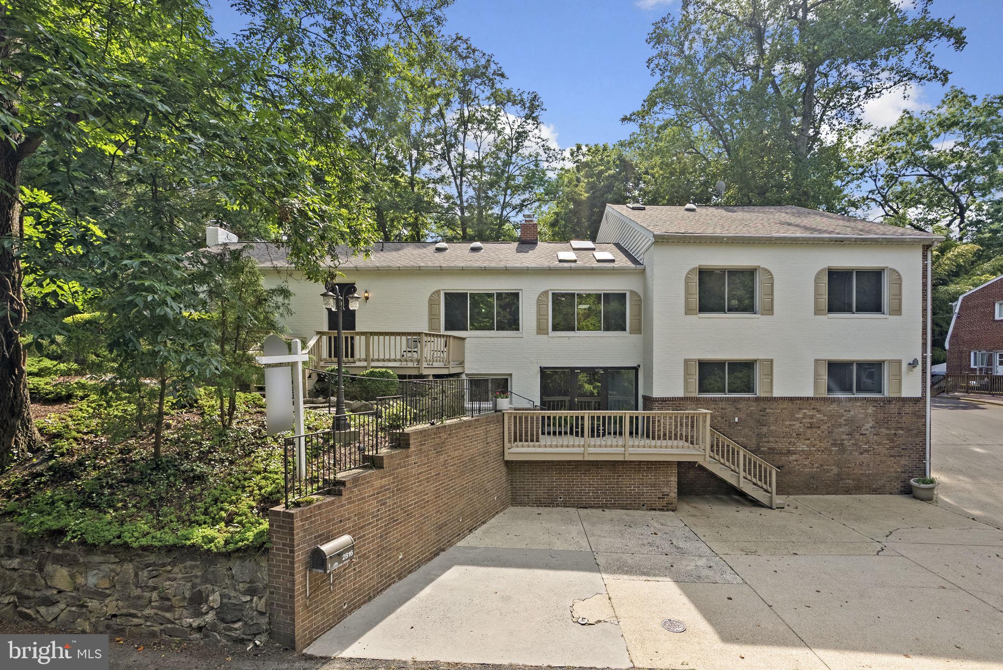 2816 Linden Ln