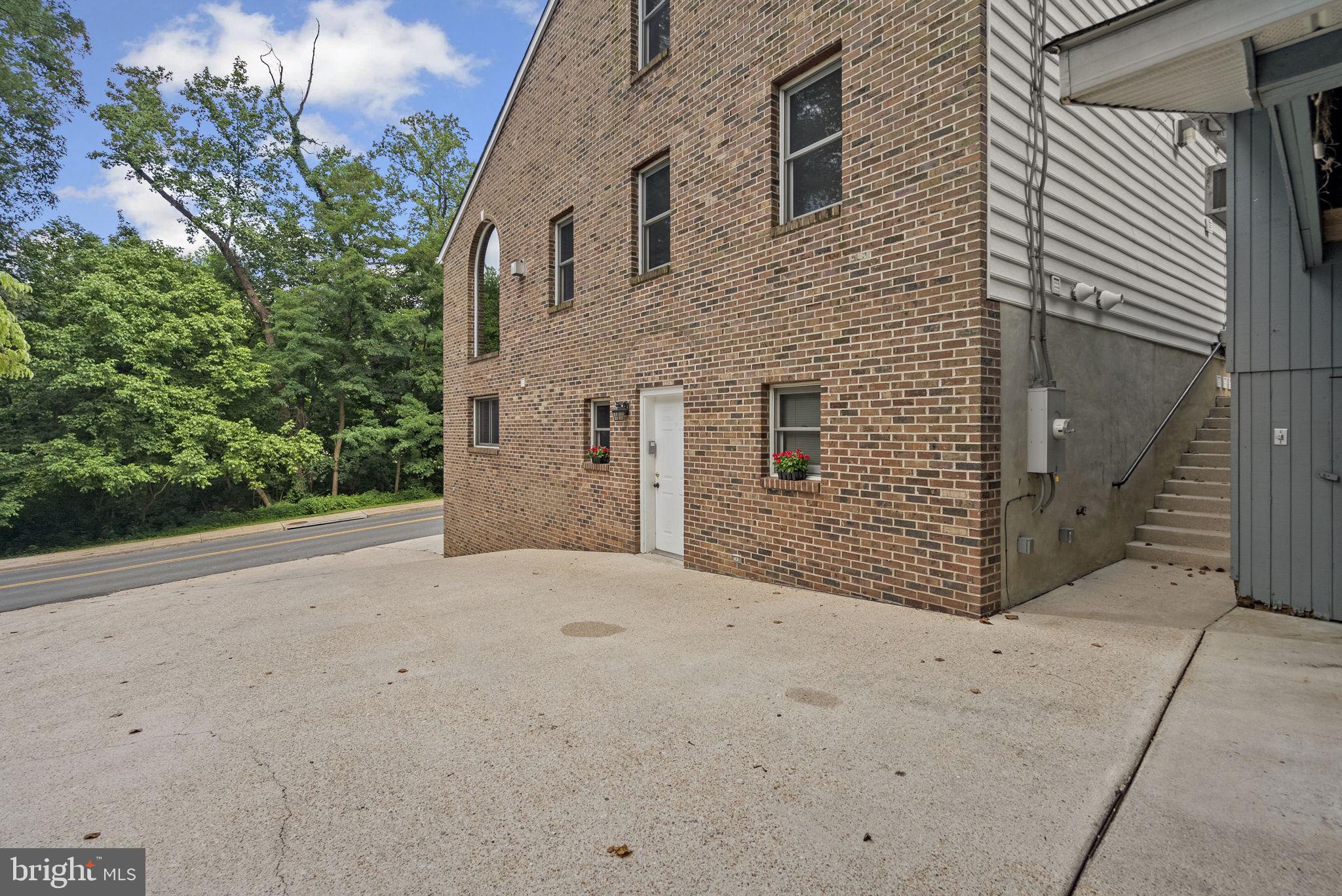 2816 Linden Ln