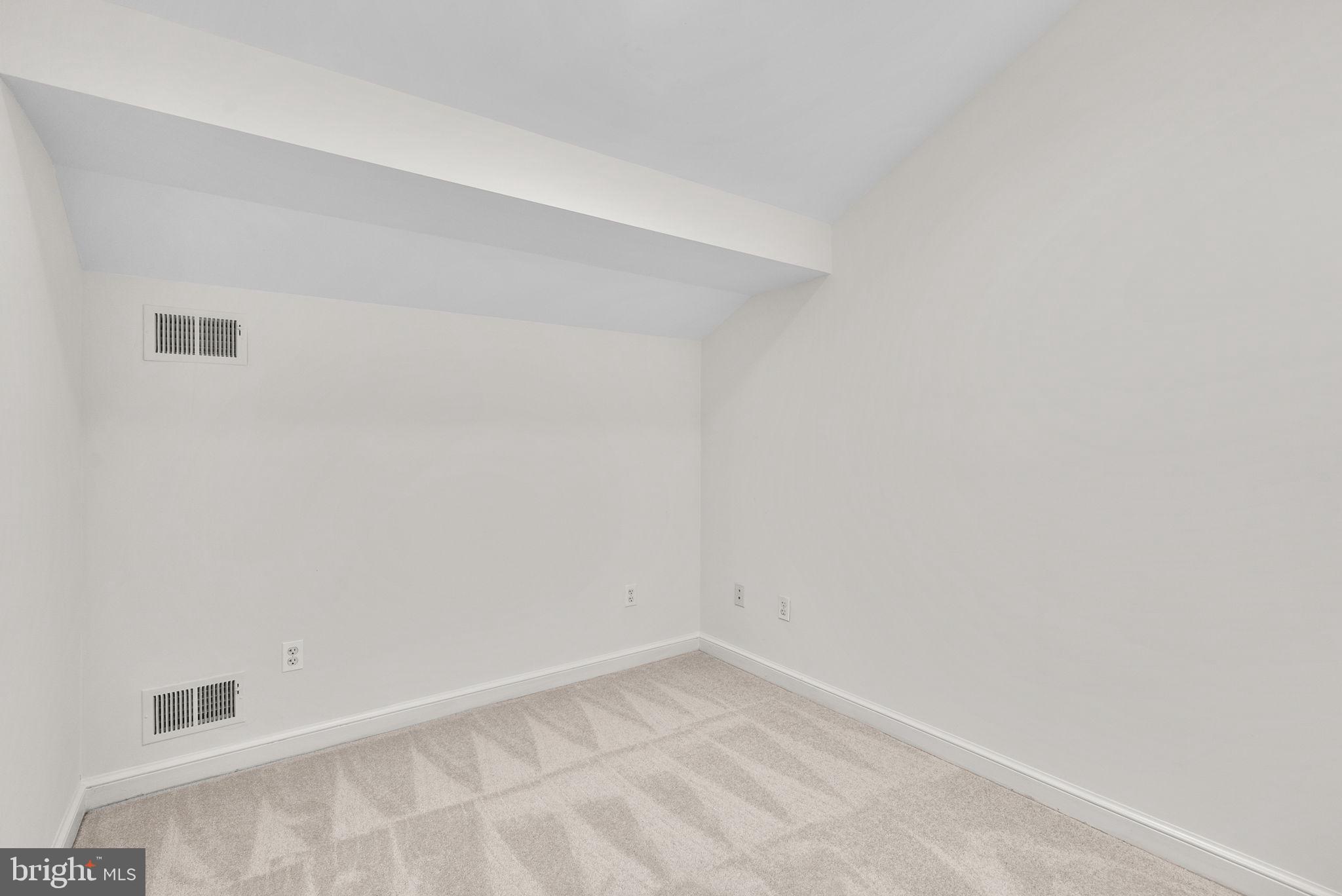 2816 Linden Ln