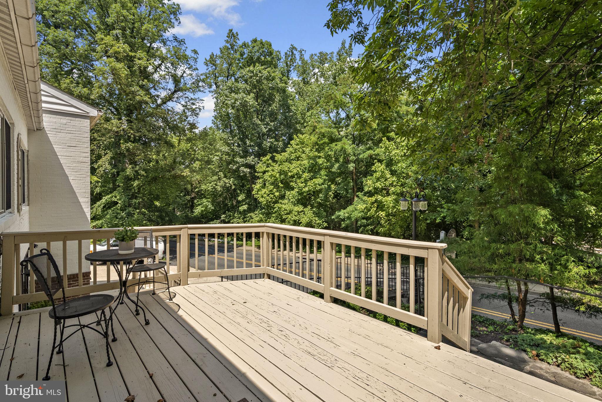 2816 Linden Ln