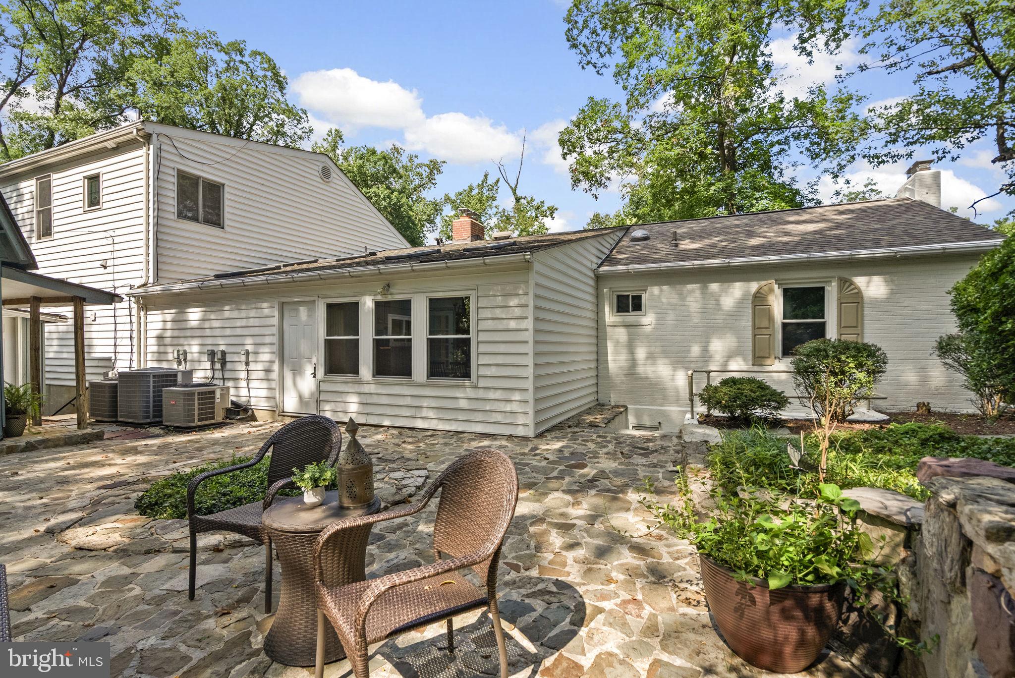 2816 Linden Ln