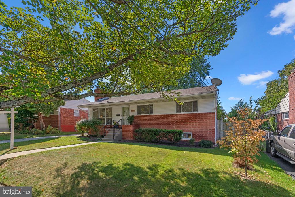 2104 REEDIE DRIVE
