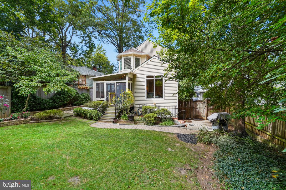 412 SILVER SPRING AVENUE
