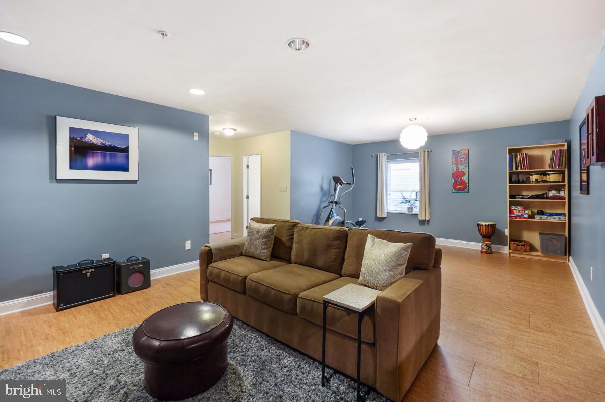 412 SILVER SPRING AVENUE