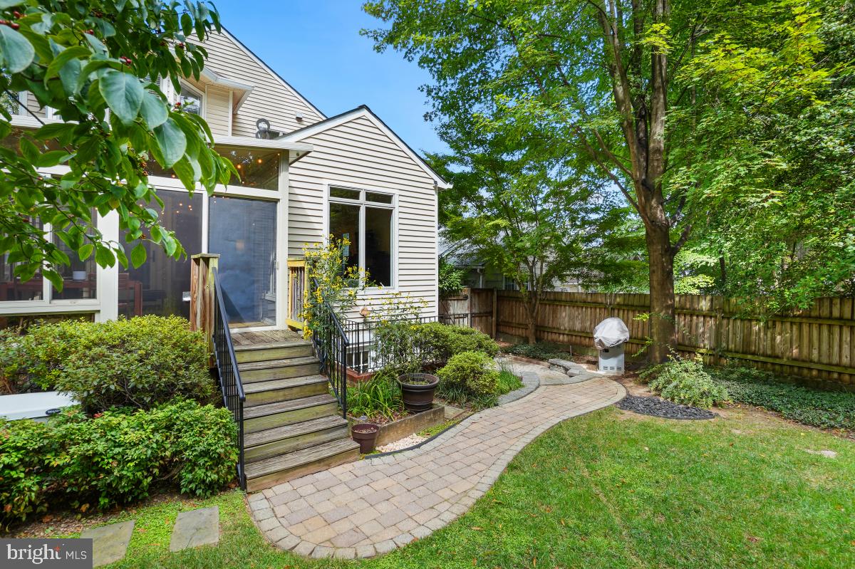 412 SILVER SPRING AVENUE