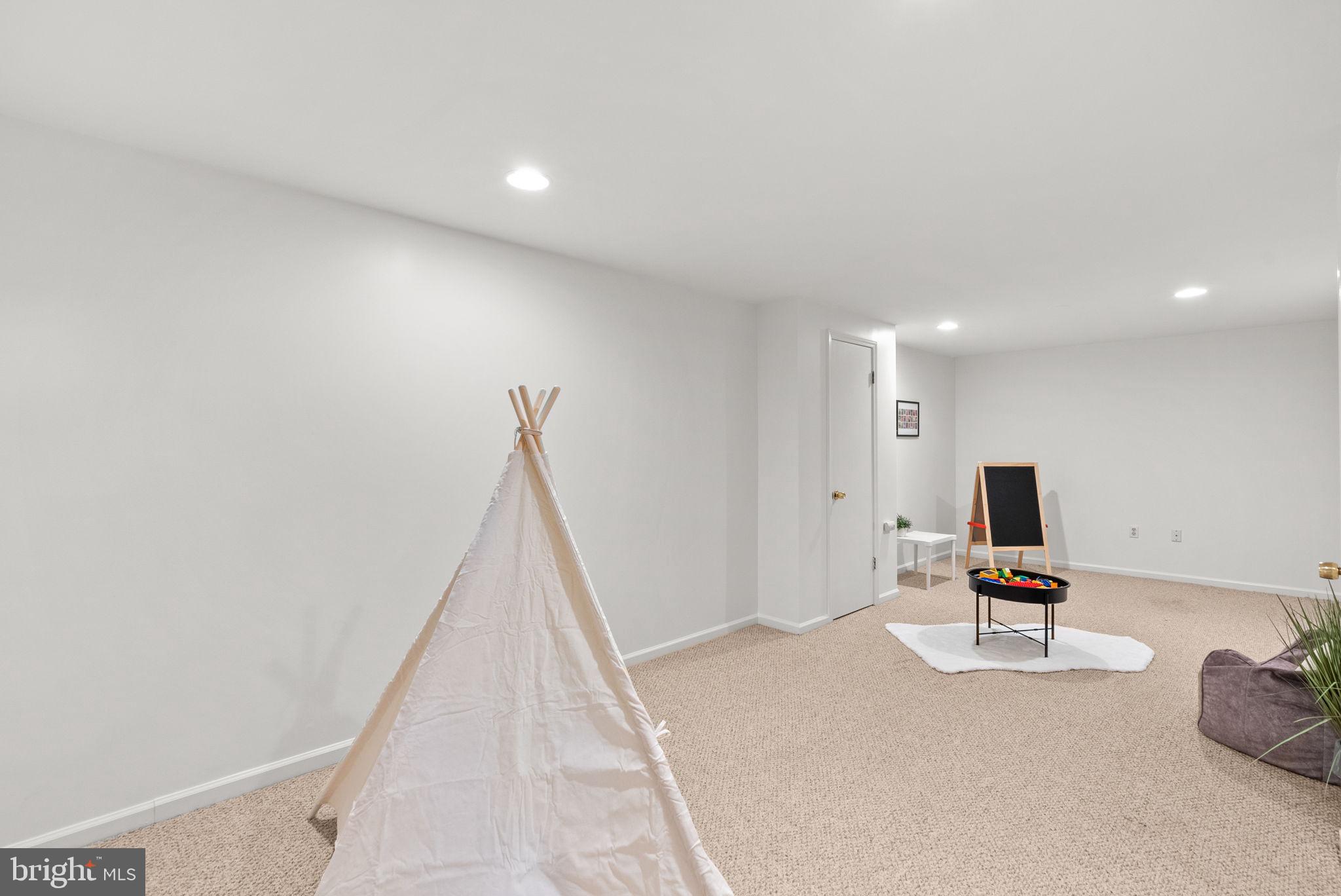 15 ALLENHURST COURT