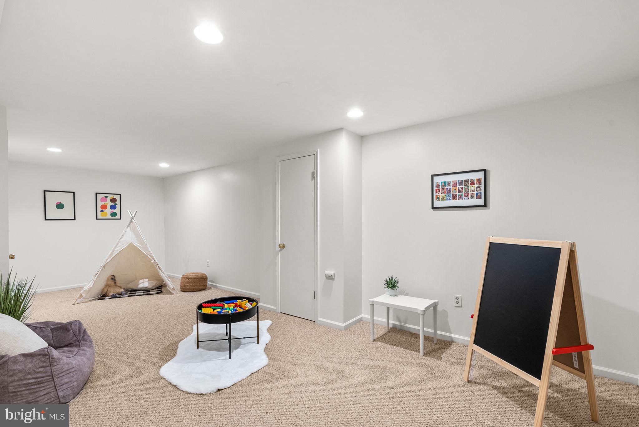 15 ALLENHURST COURT