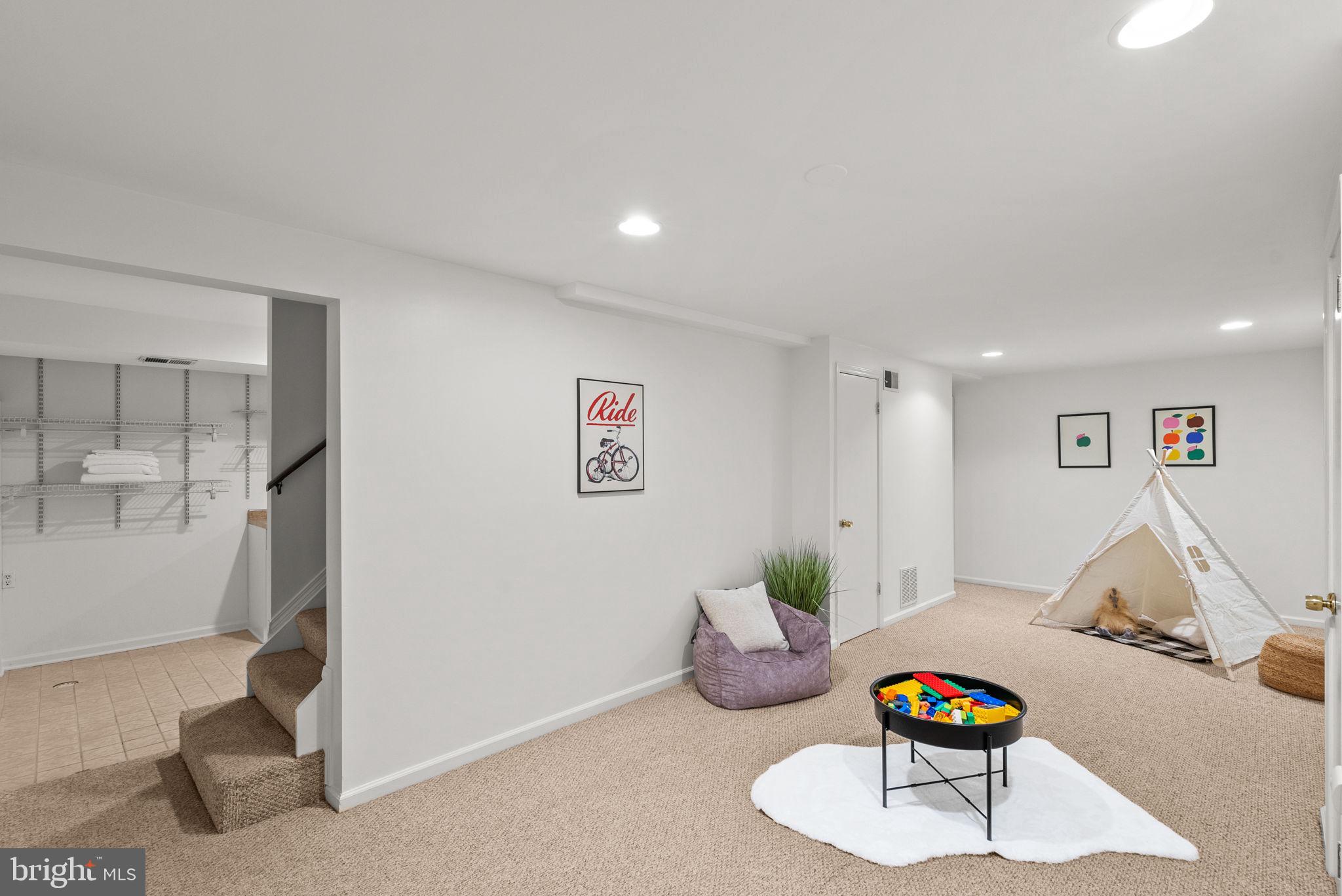 15 ALLENHURST COURT