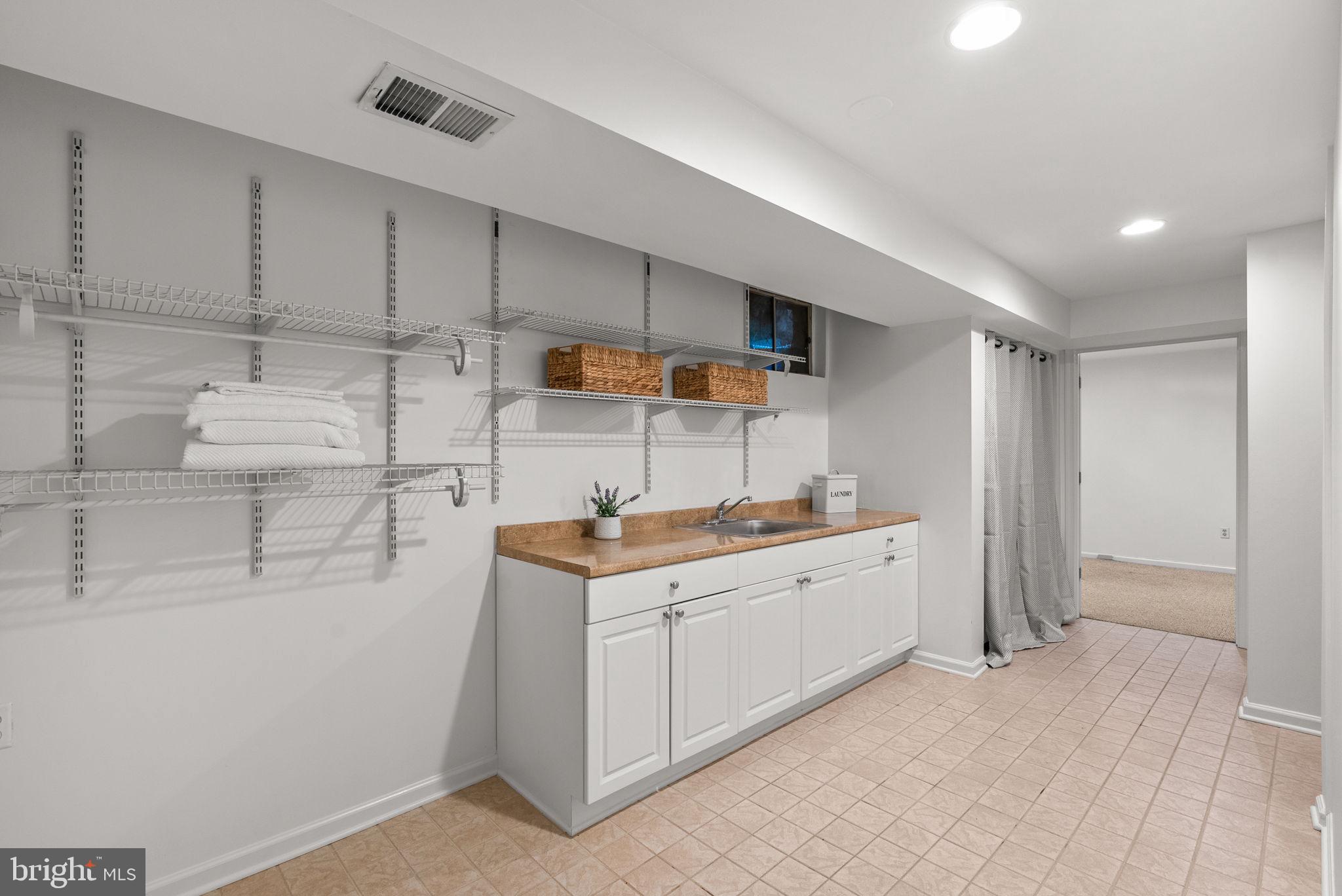 15 ALLENHURST COURT