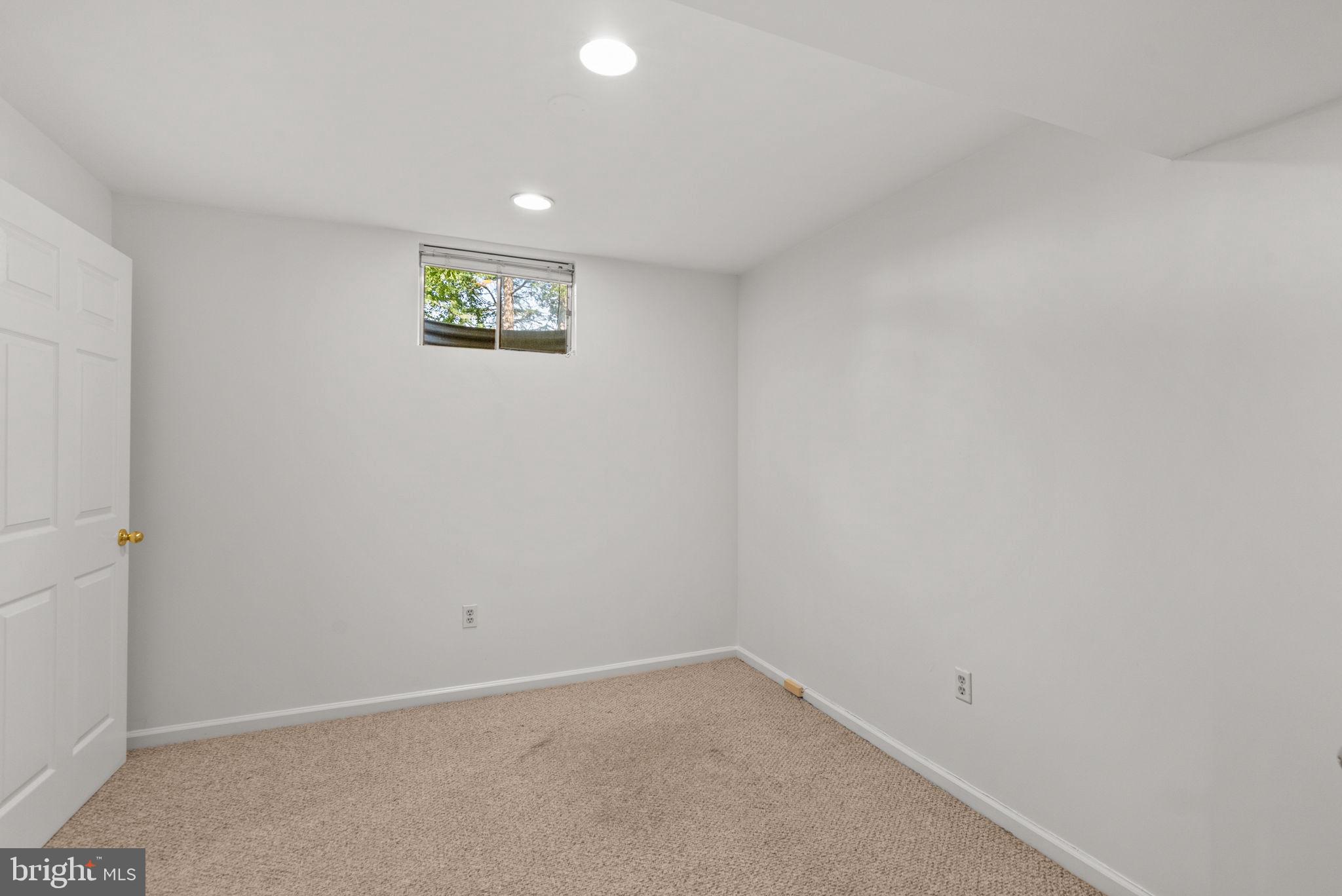 15 ALLENHURST COURT