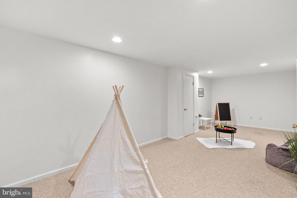 15 ALLENHURST COURT