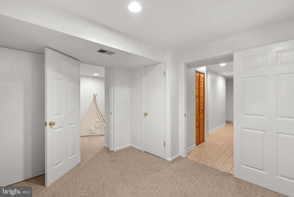15 ALLENHURST COURT