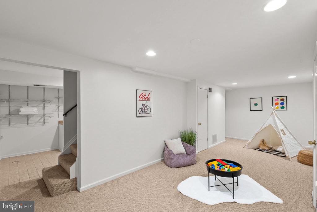 15 ALLENHURST COURT