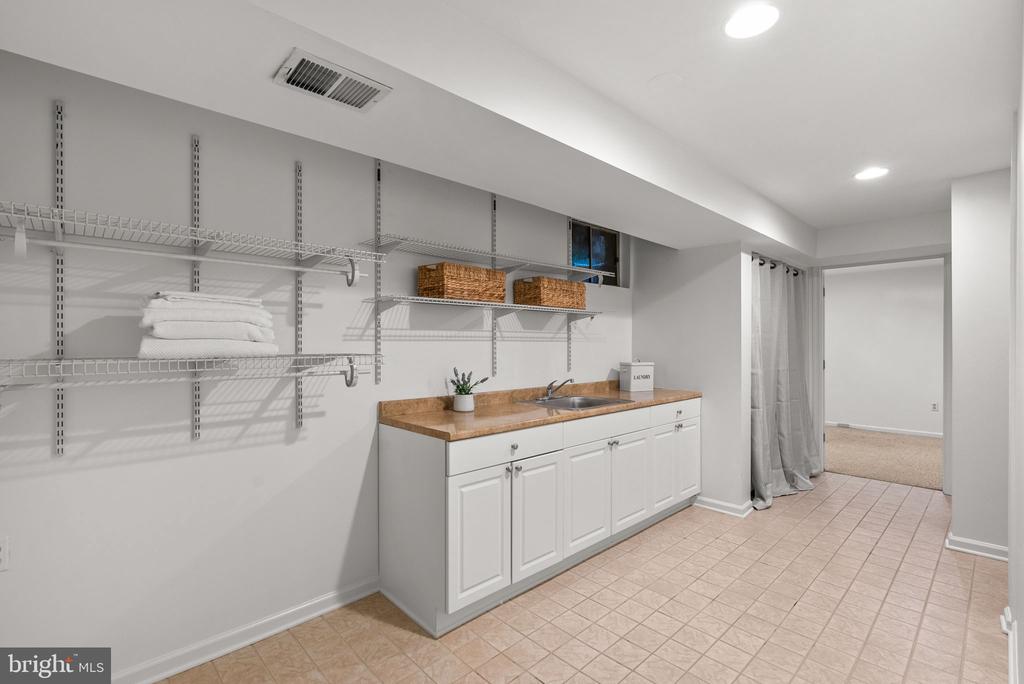 15 ALLENHURST COURT
