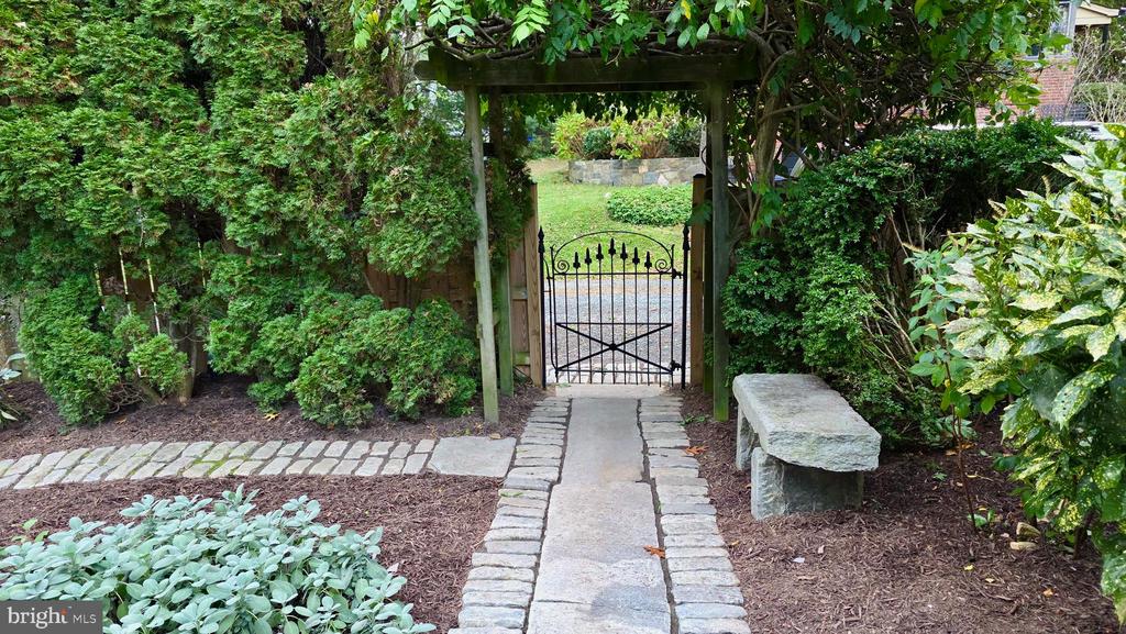 10309 RIDGEMOOR DRIVE
