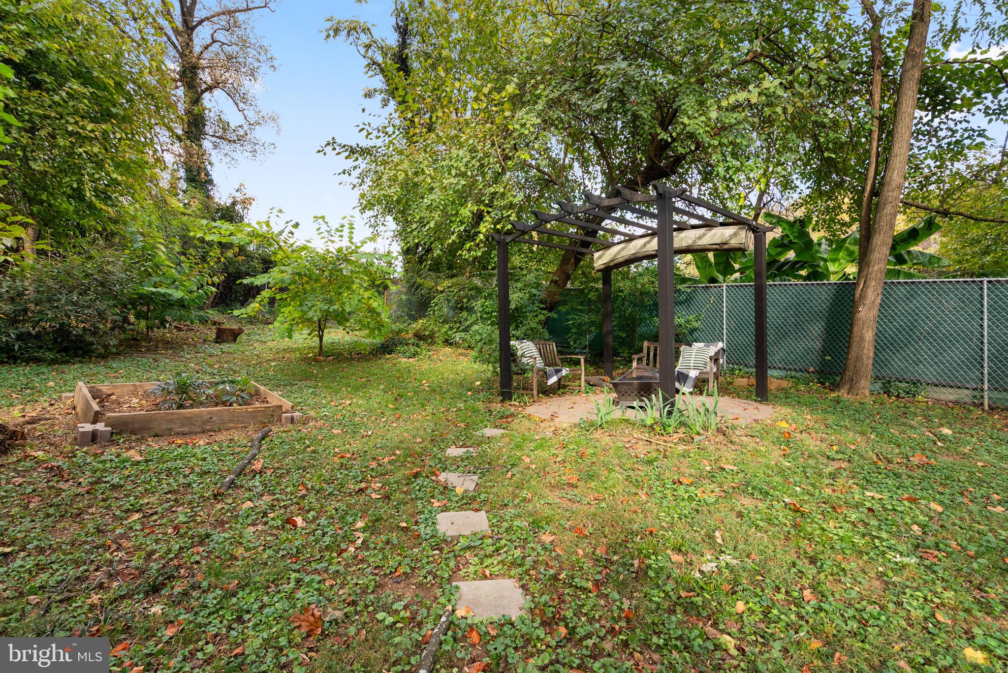 725 SILVER SPRING AVENUE