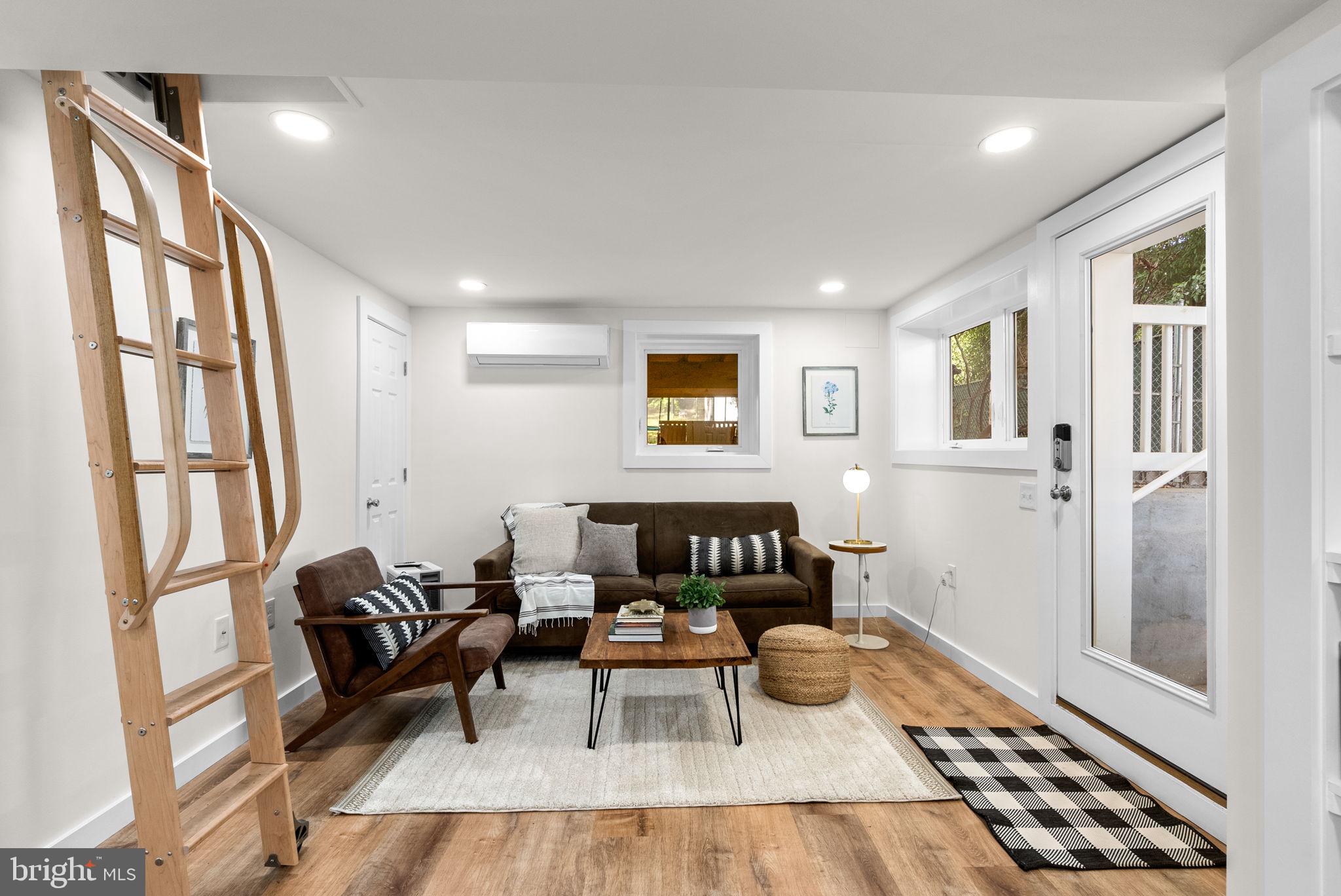 725 SILVER SPRING AVENUE