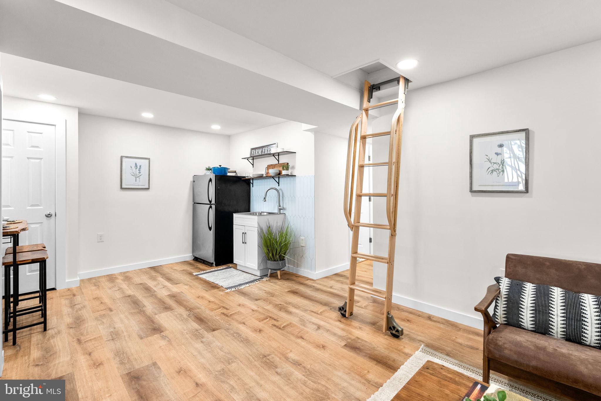 725 SILVER SPRING AVENUE