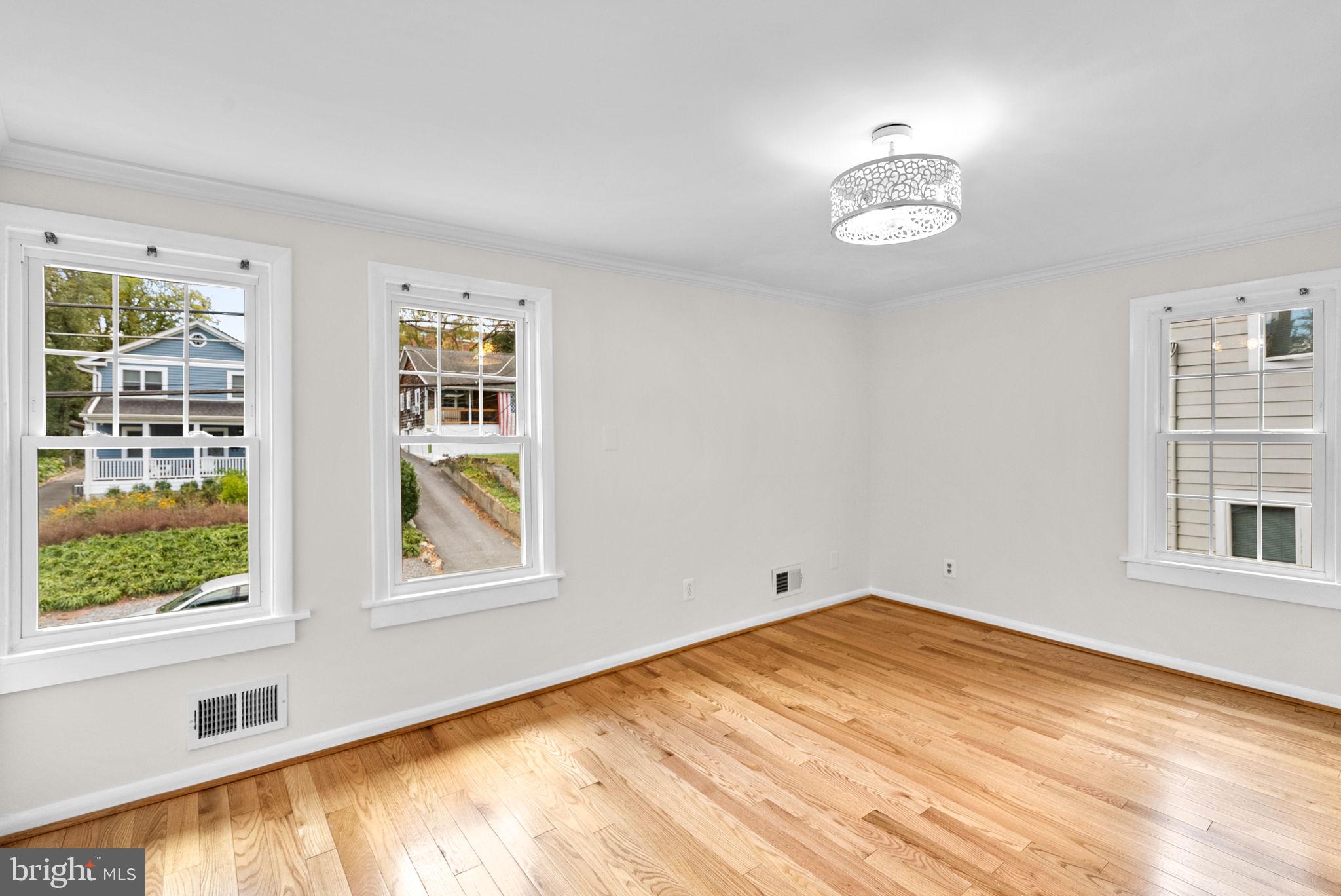 725 SILVER SPRING AVENUE