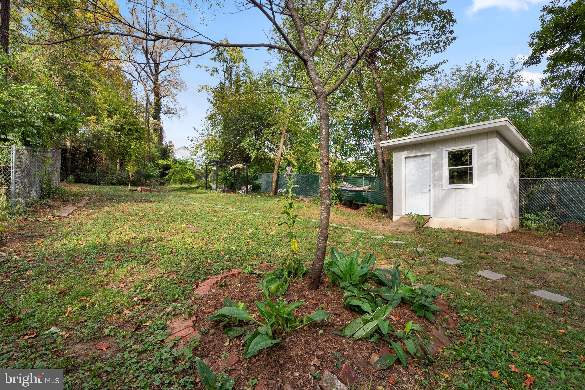 725 SILVER SPRING AVENUE