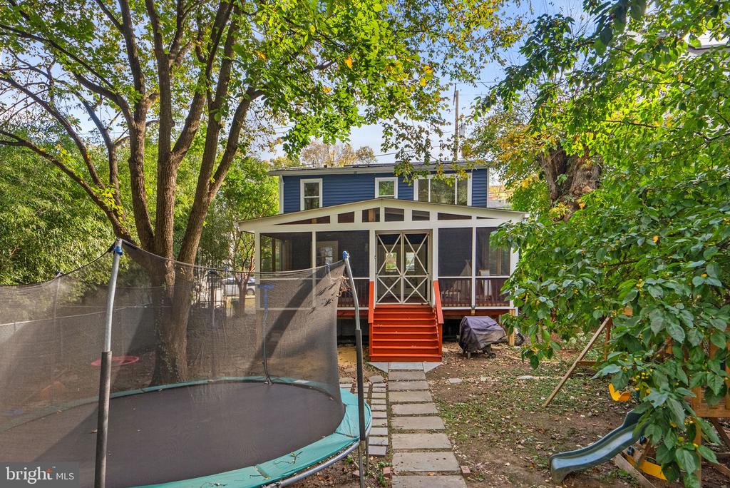 725 SILVER SPRING AVENUE