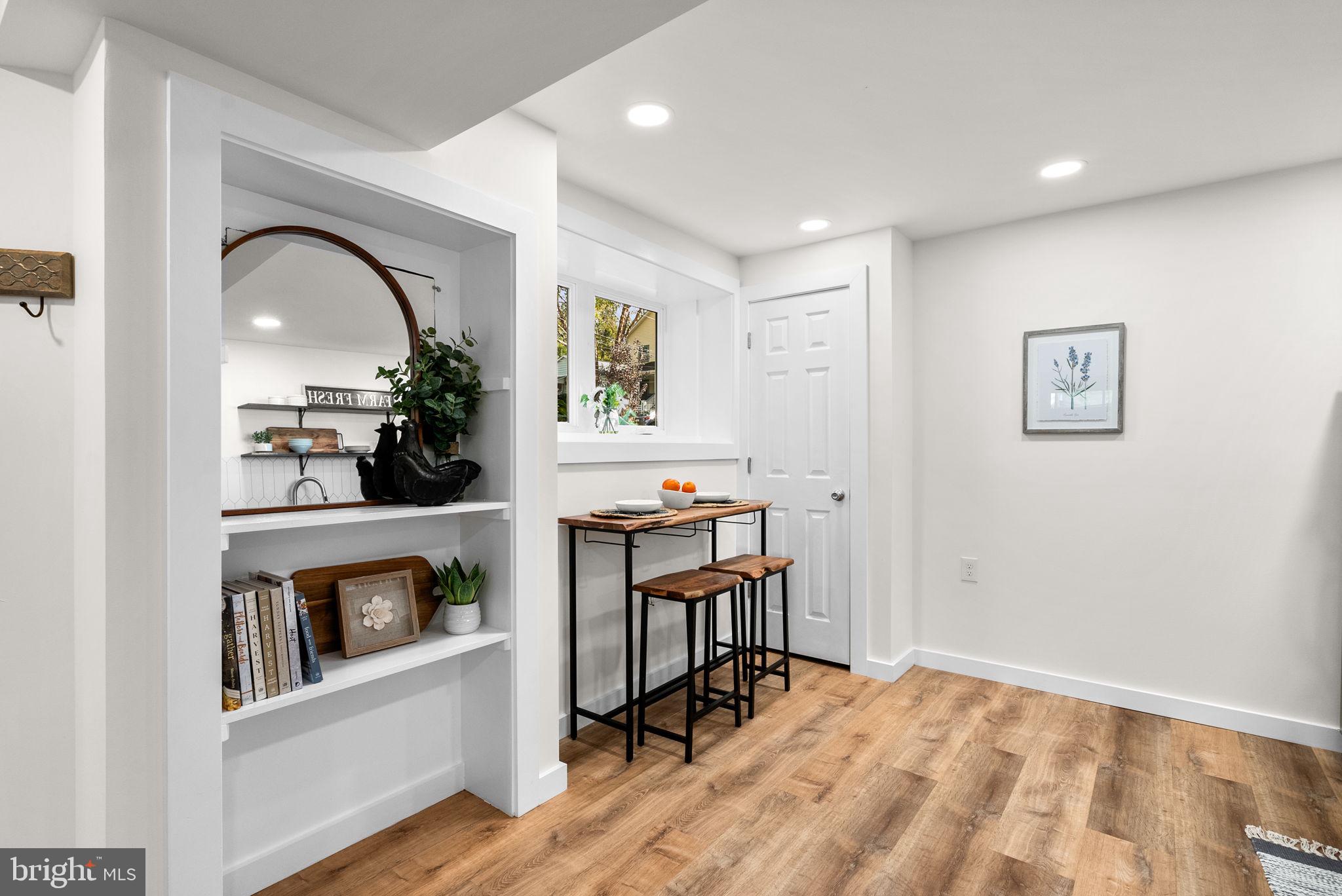 725 SILVER SPRING AVENUE