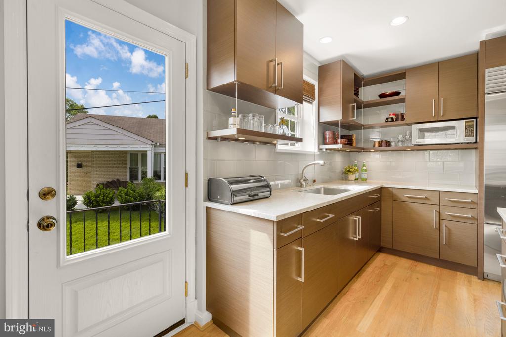 2611 ROSS ROAD