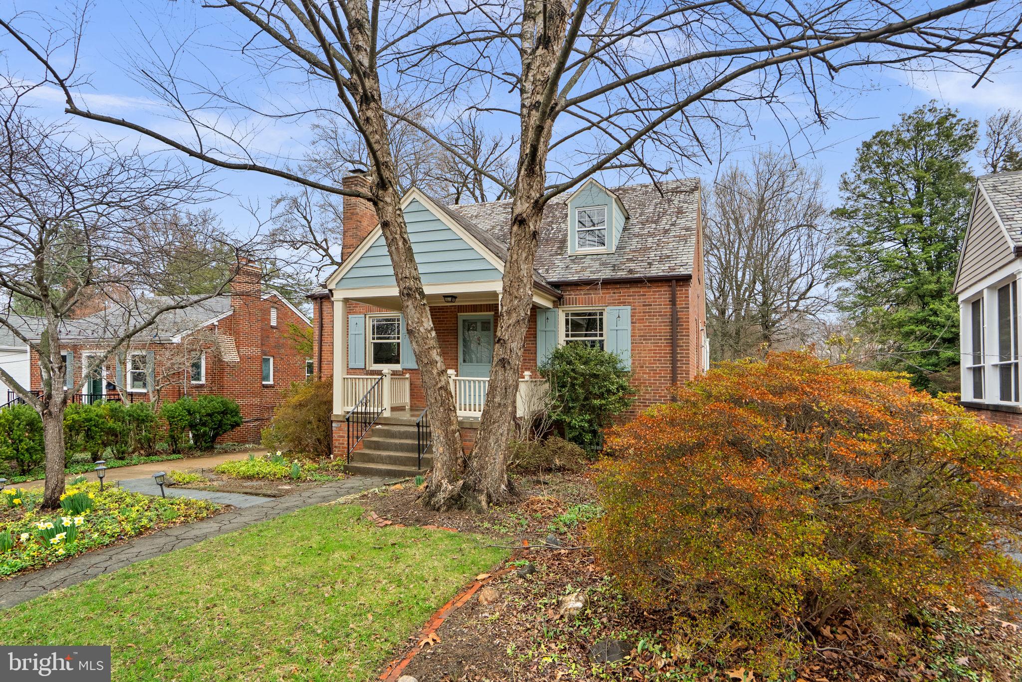 709 WOODSIDE PARKWAY
