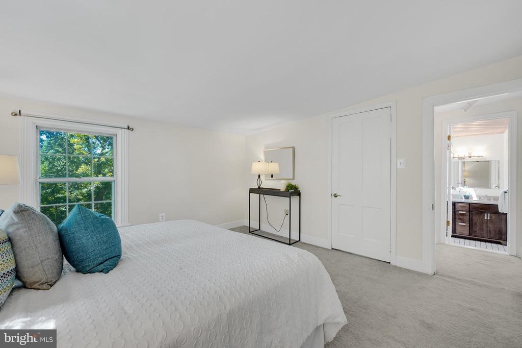 2418 FOREST GLEN ROAD