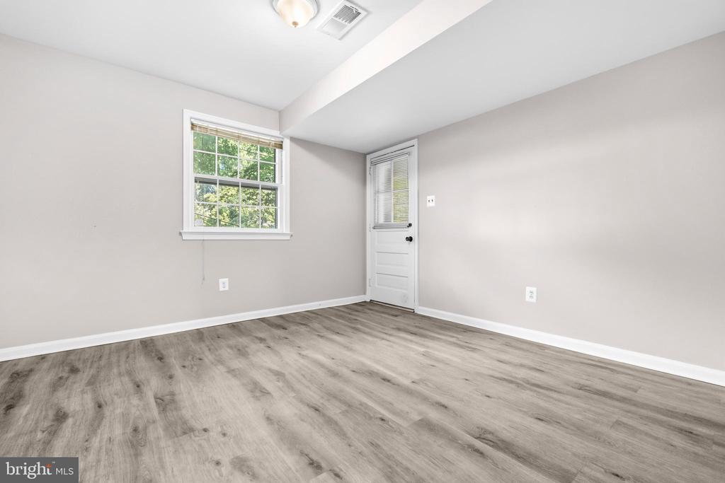 3406 GLENMOOR DRIVE