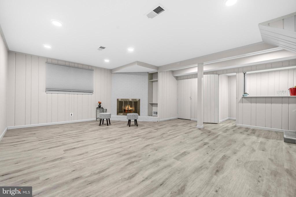 3406 GLENMOOR DRIVE
