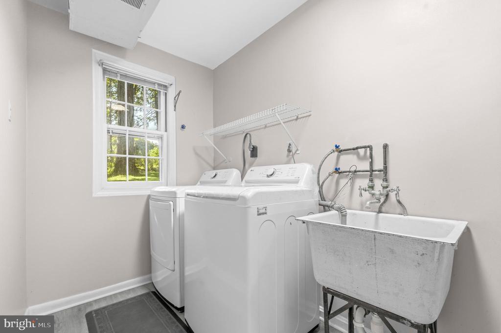 3406 GLENMOOR DRIVE
