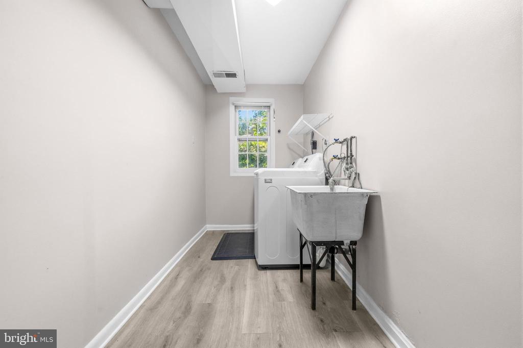 3406 GLENMOOR DRIVE