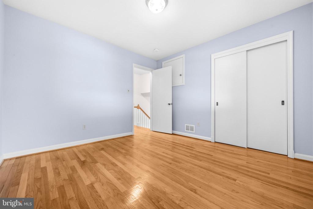 3406 GLENMOOR DRIVE