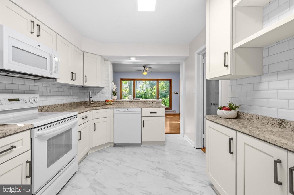 3406 GLENMOOR DRIVE