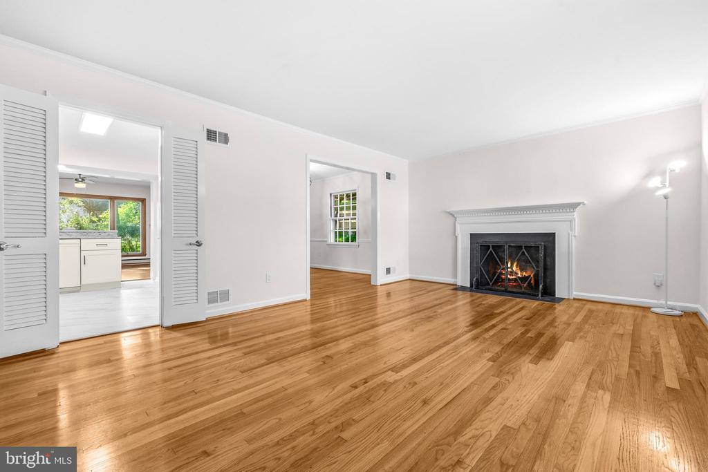 3406 GLENMOOR DRIVE
