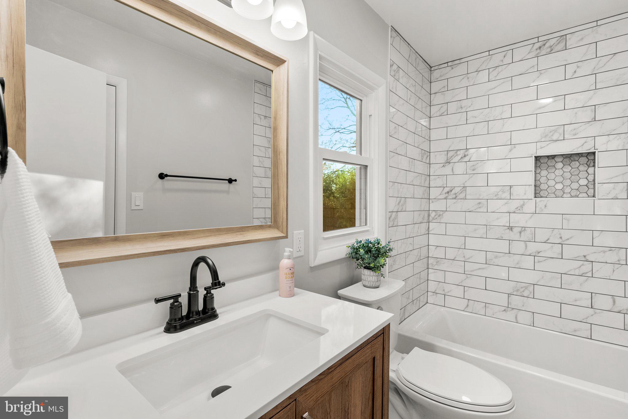 5813 Quintana STREET