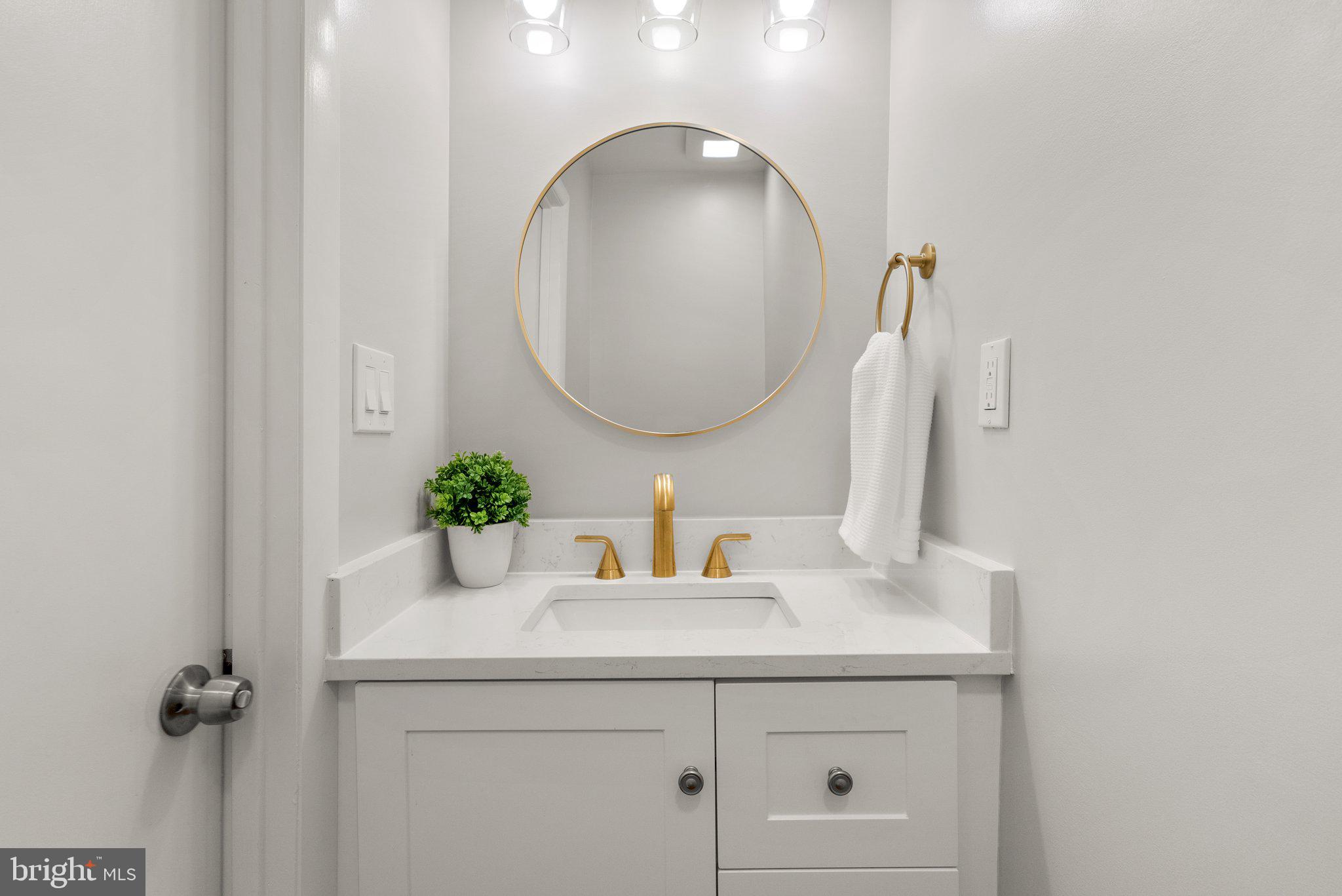 5813 Quintana STREET